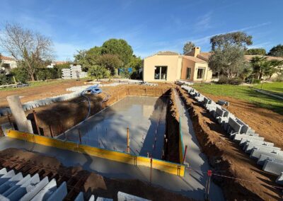 Extension d'une maison avec piscine intérieure